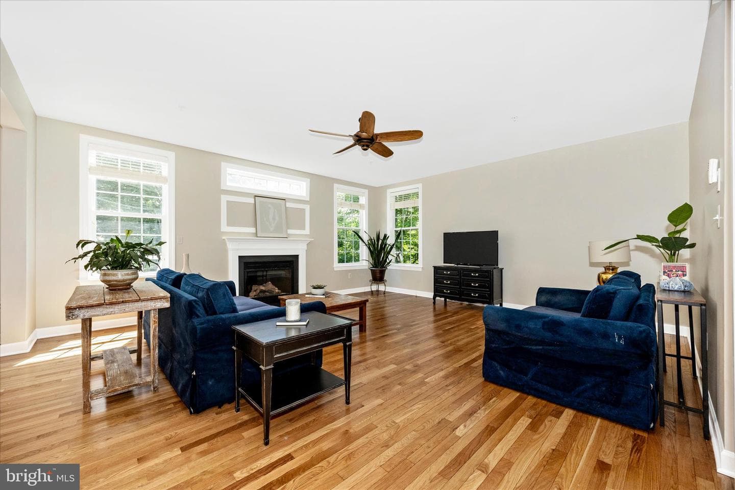 9876 Notting Hill Drive photo 17