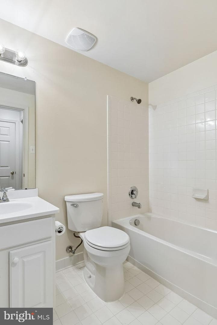 2531 Island Grove Boulevard photo 33