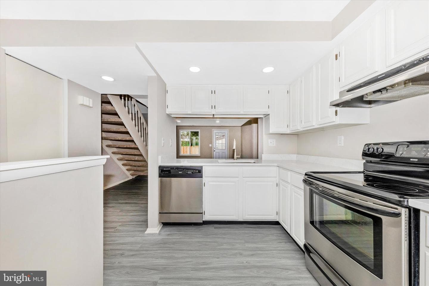 5818 Drawbridge Court photo 8