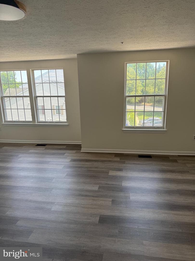 589 Boysenberry Lane photo 3