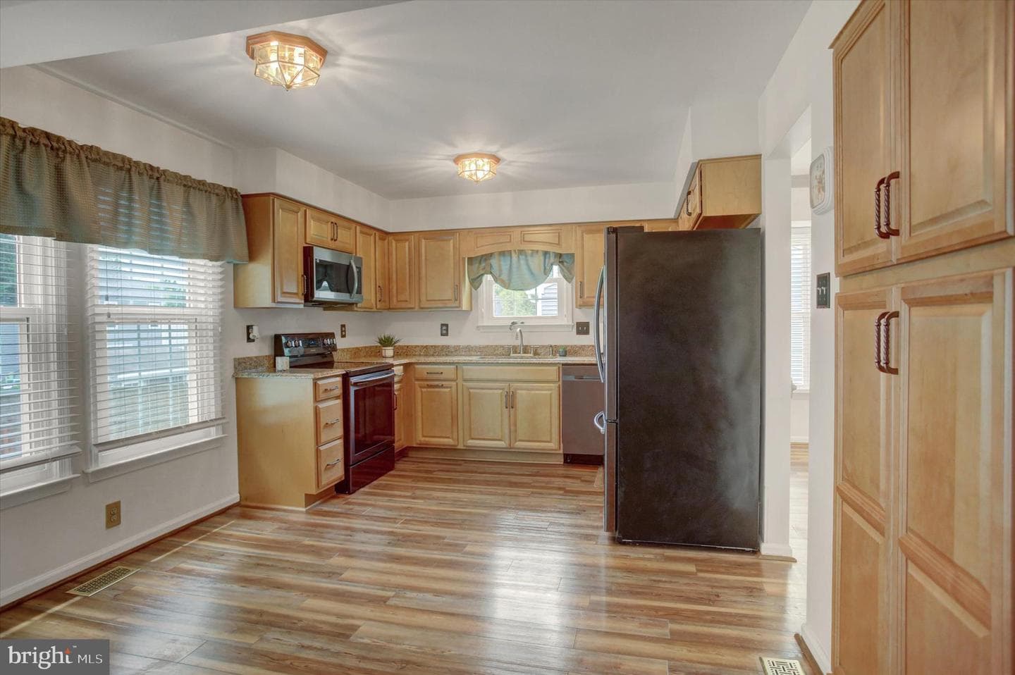 210 Burlington Avenue photo 11