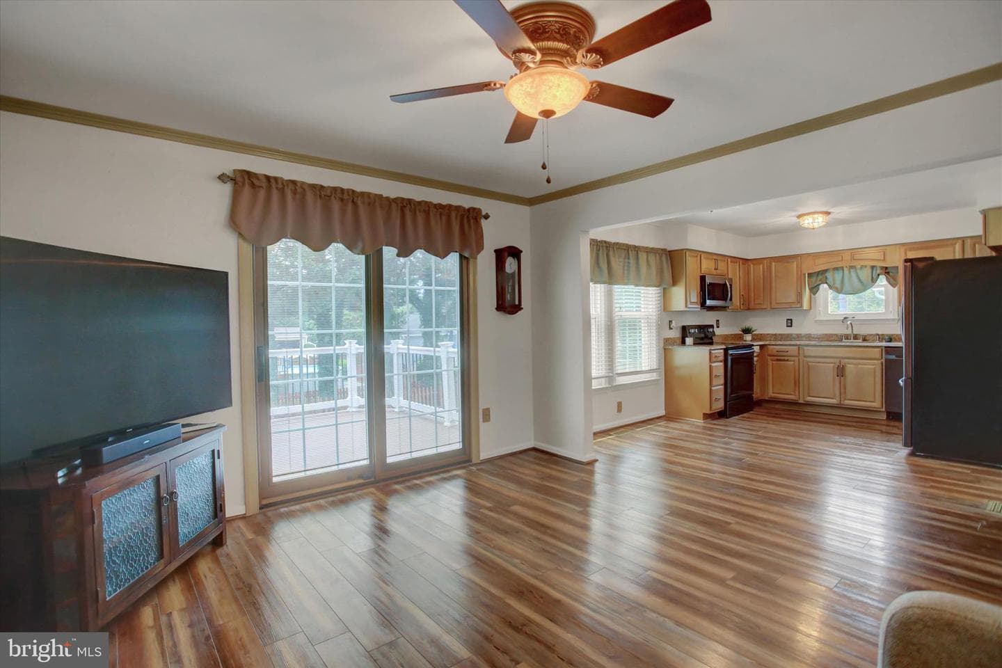 210 Burlington Avenue photo 19