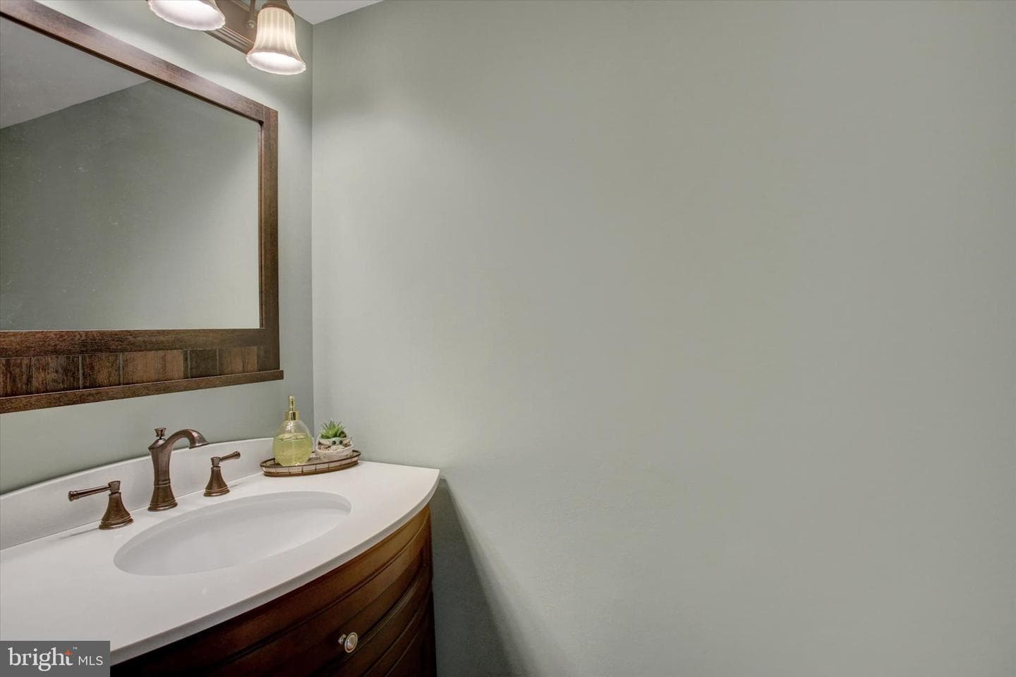 210 Burlington Avenue photo 20