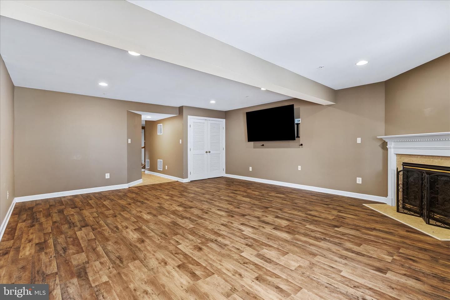 9393 Penrose Street photo 37