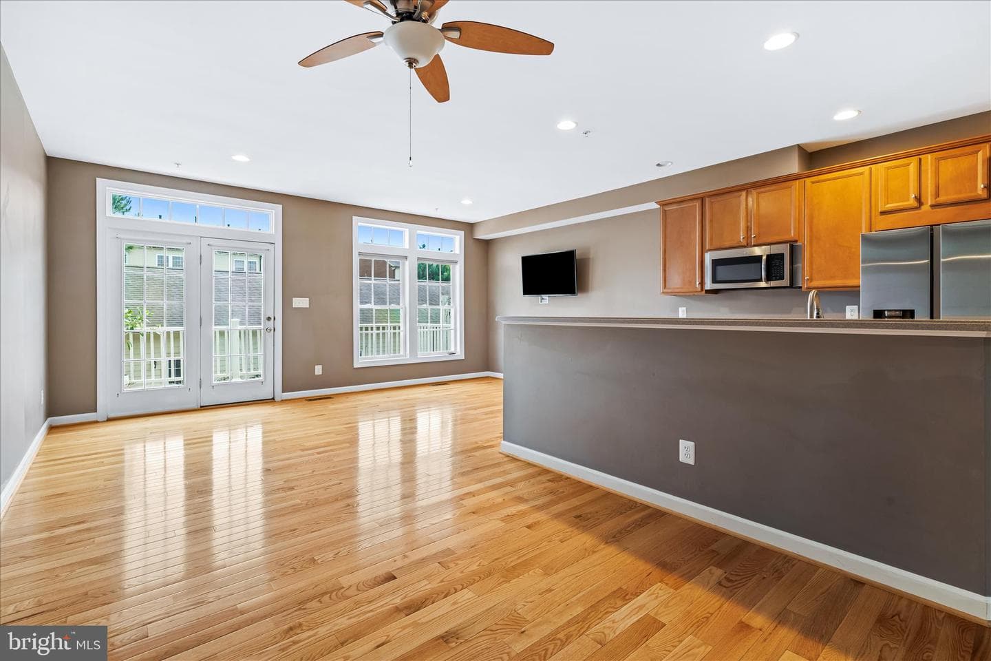 9393 Penrose Street photo 4