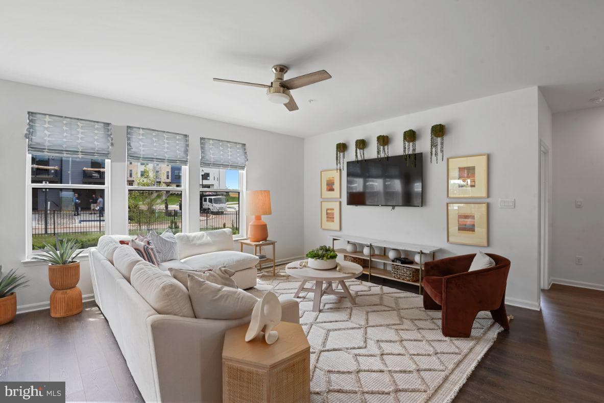 472 Ensemble Way photo 12