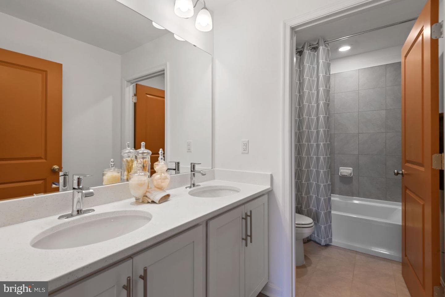 472 Ensemble Way photo 26