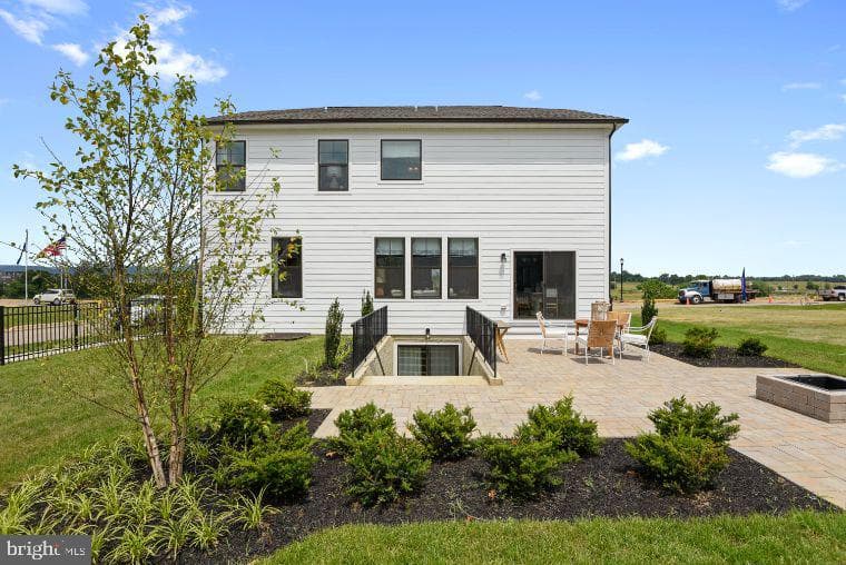 472 Ensemble Way photo 36