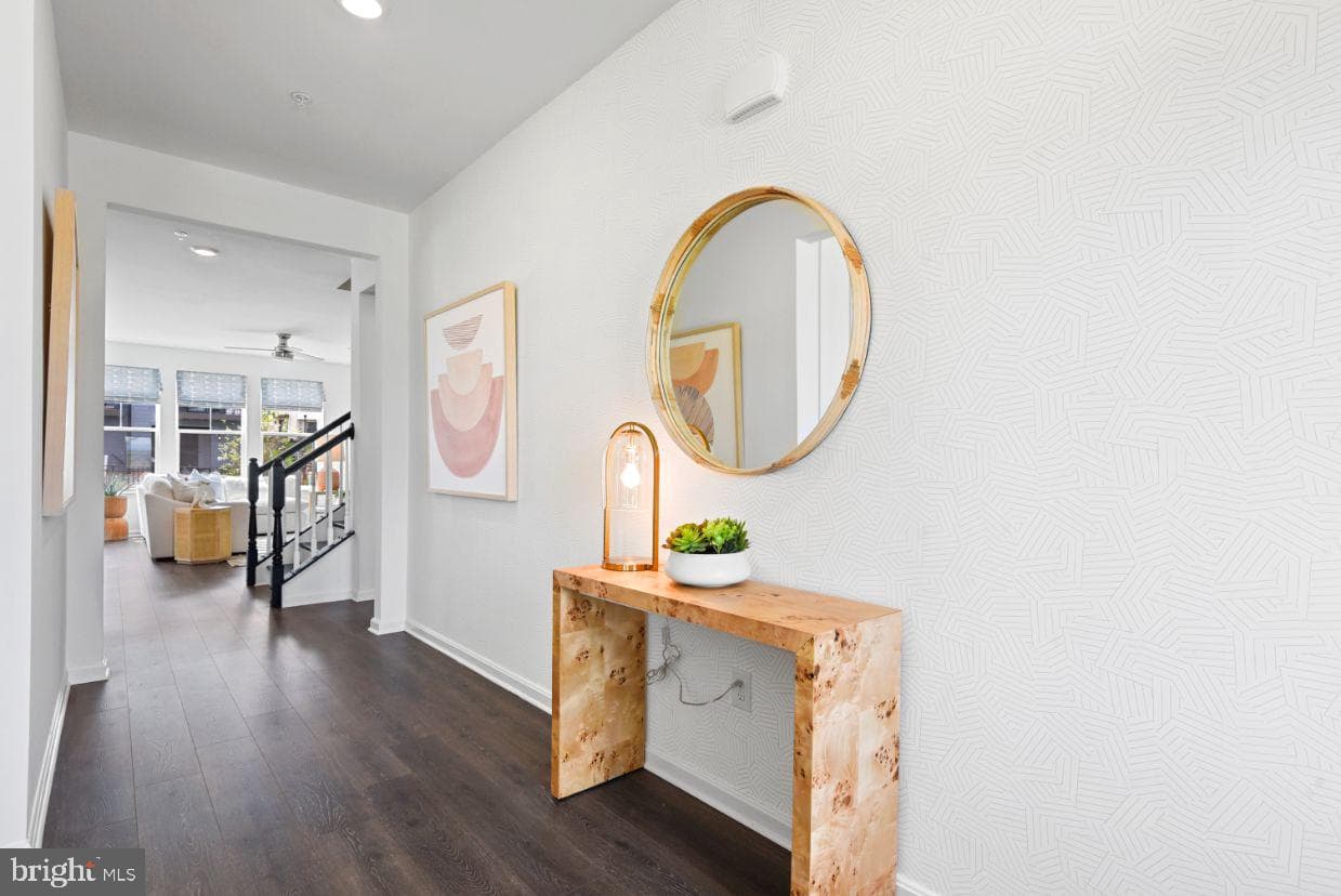 472 Ensemble Way photo 6