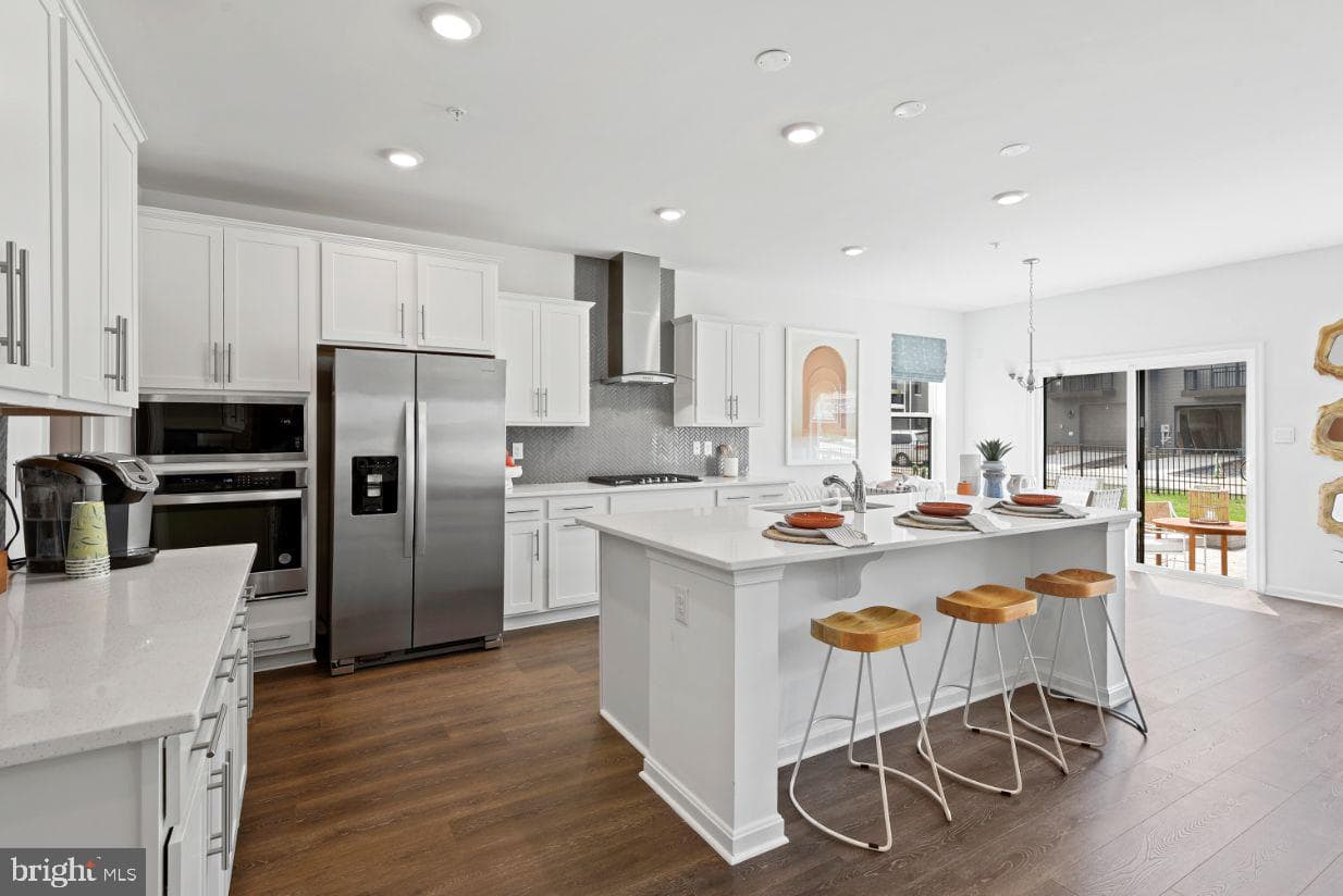 472 Ensemble Way photo 7