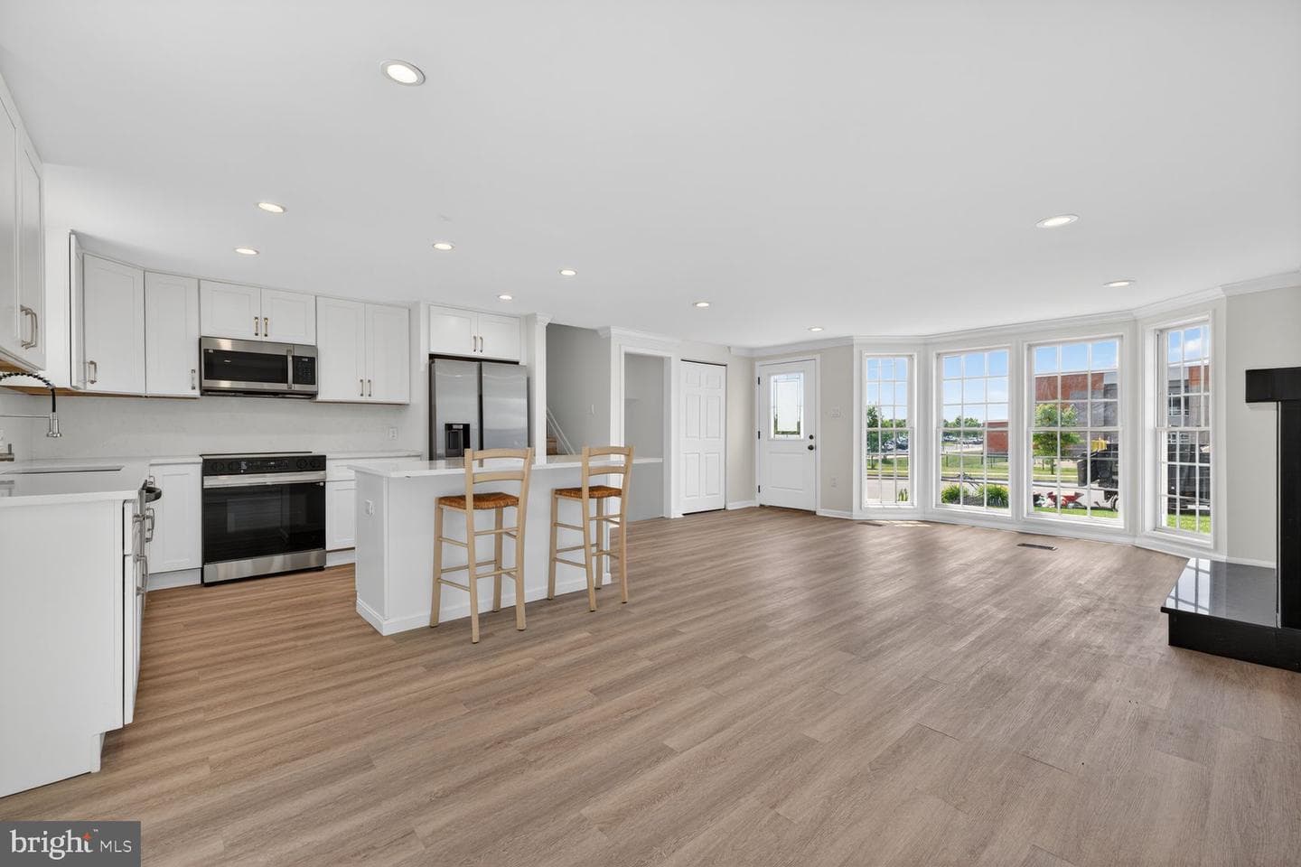 1309 Butterfly Lane photo 4