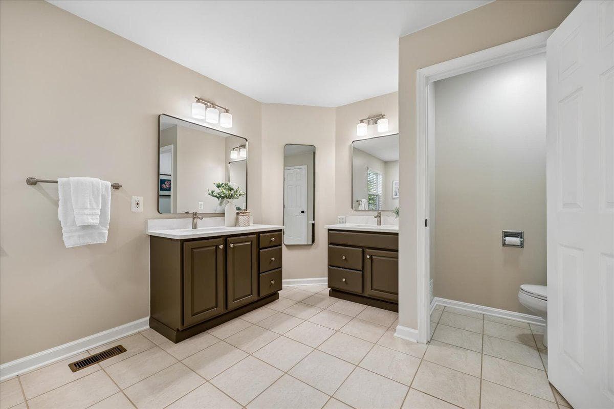 107 Redcloud Court photo 34