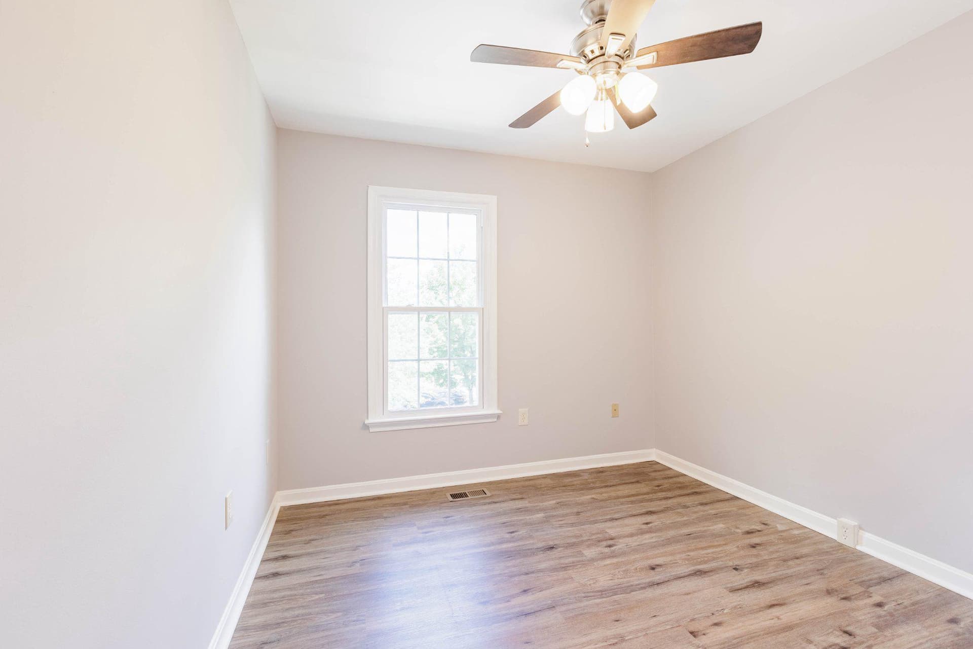 2433 Dunmore Court photo 20