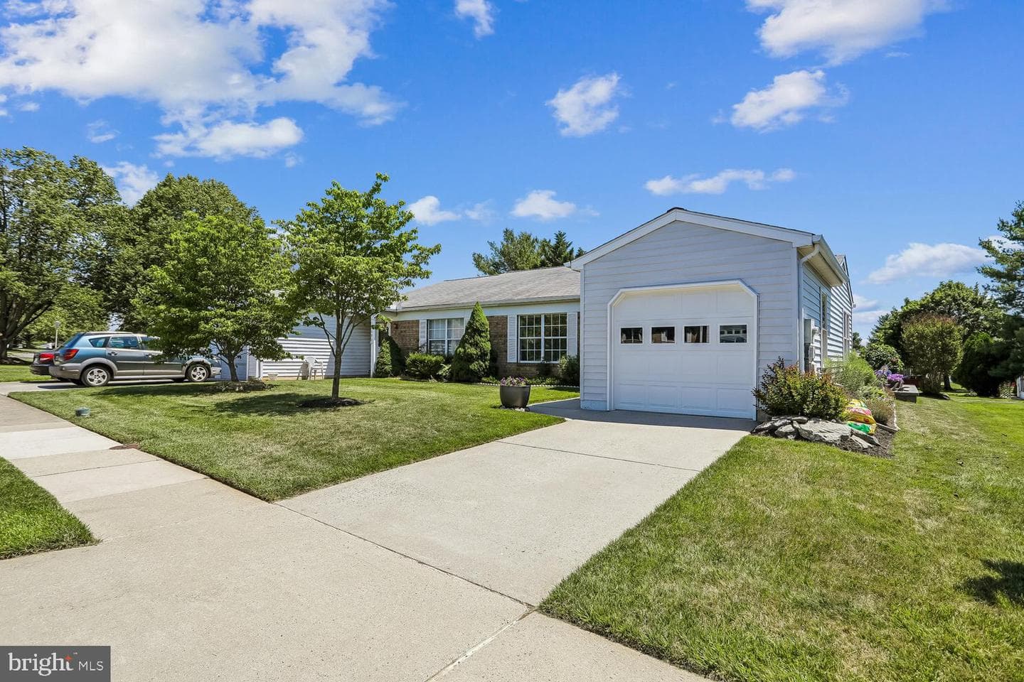 5697 Crabapple Drive photo 2