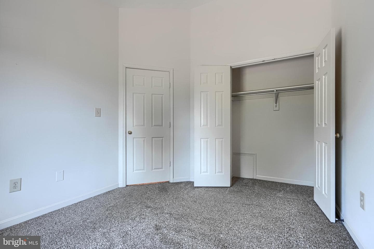 6635 Commodore Court photo 25