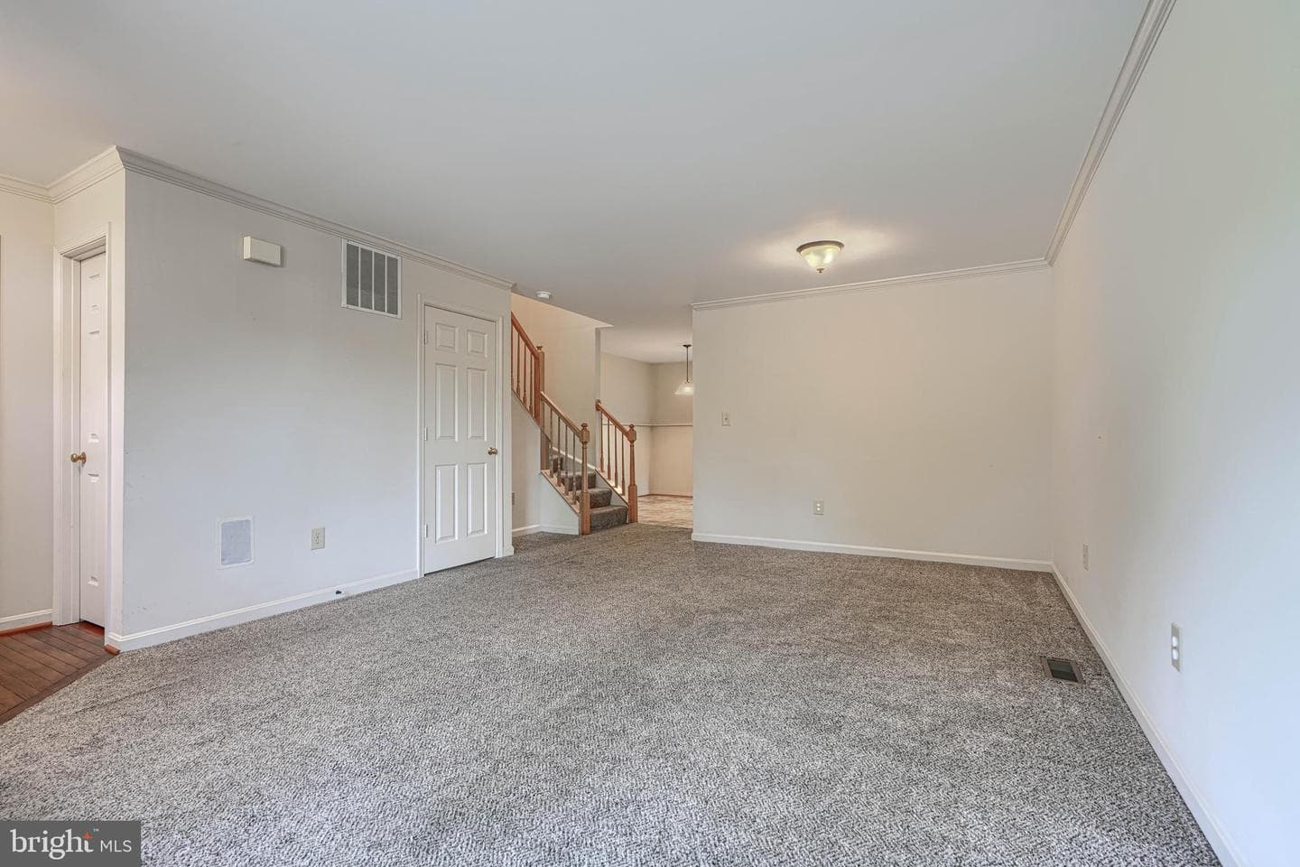6635 Commodore Court photo 5