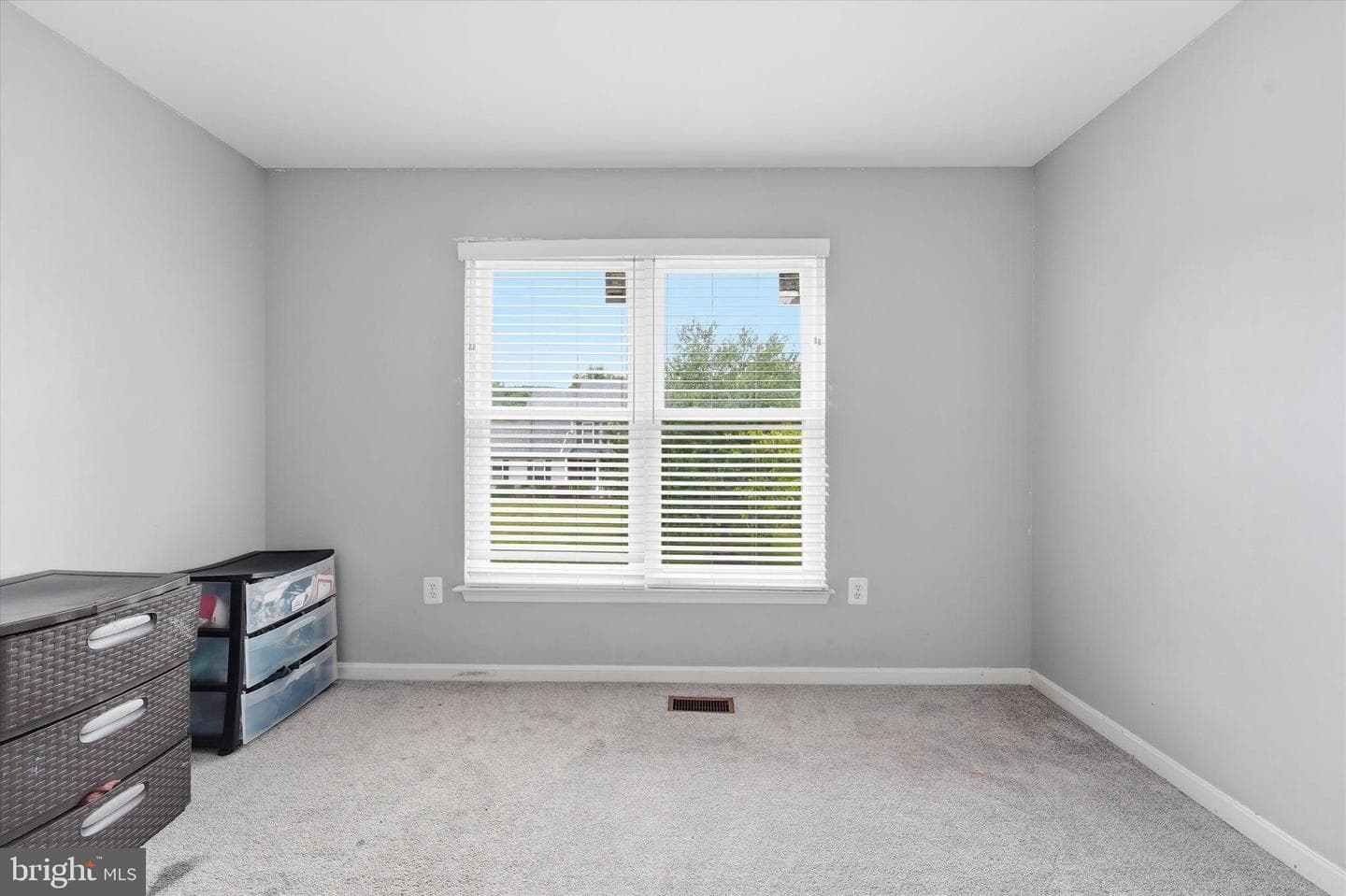 2402 Shaker Lane photo 45