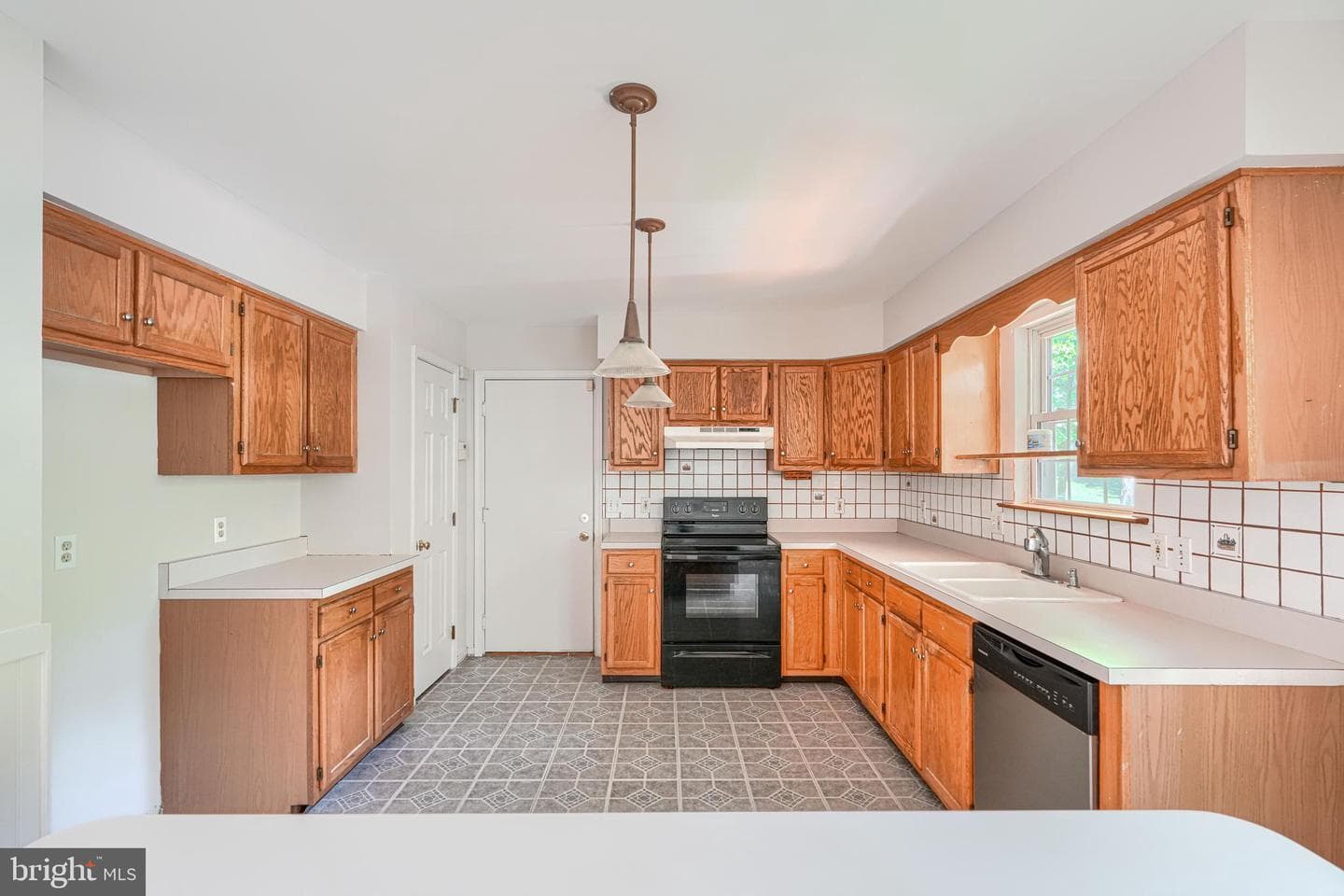 1002 Midvale Avenue photo 13