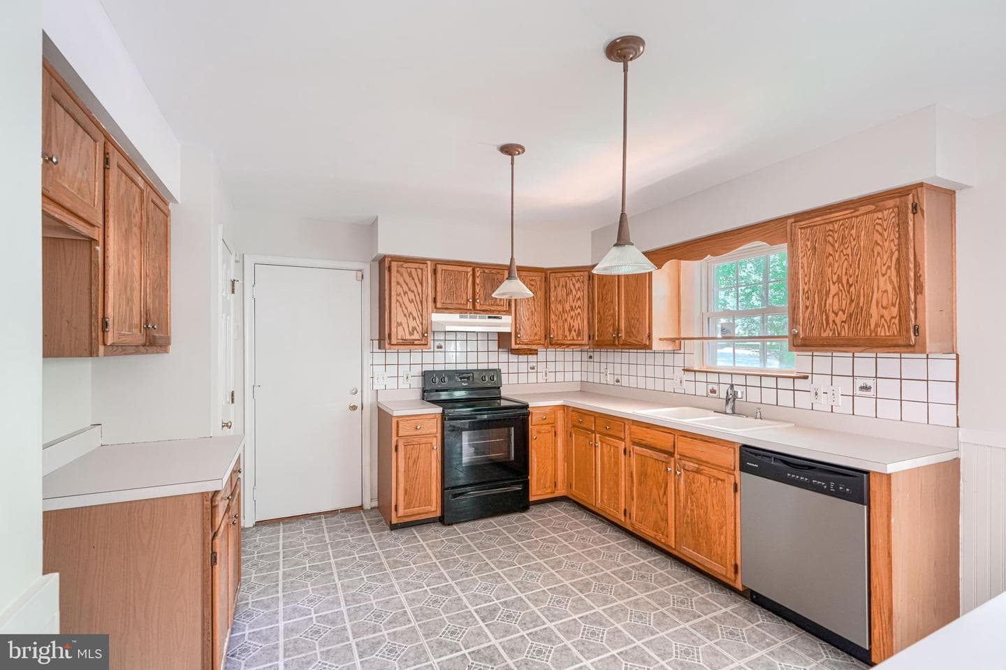 1002 Midvale Avenue photo 14