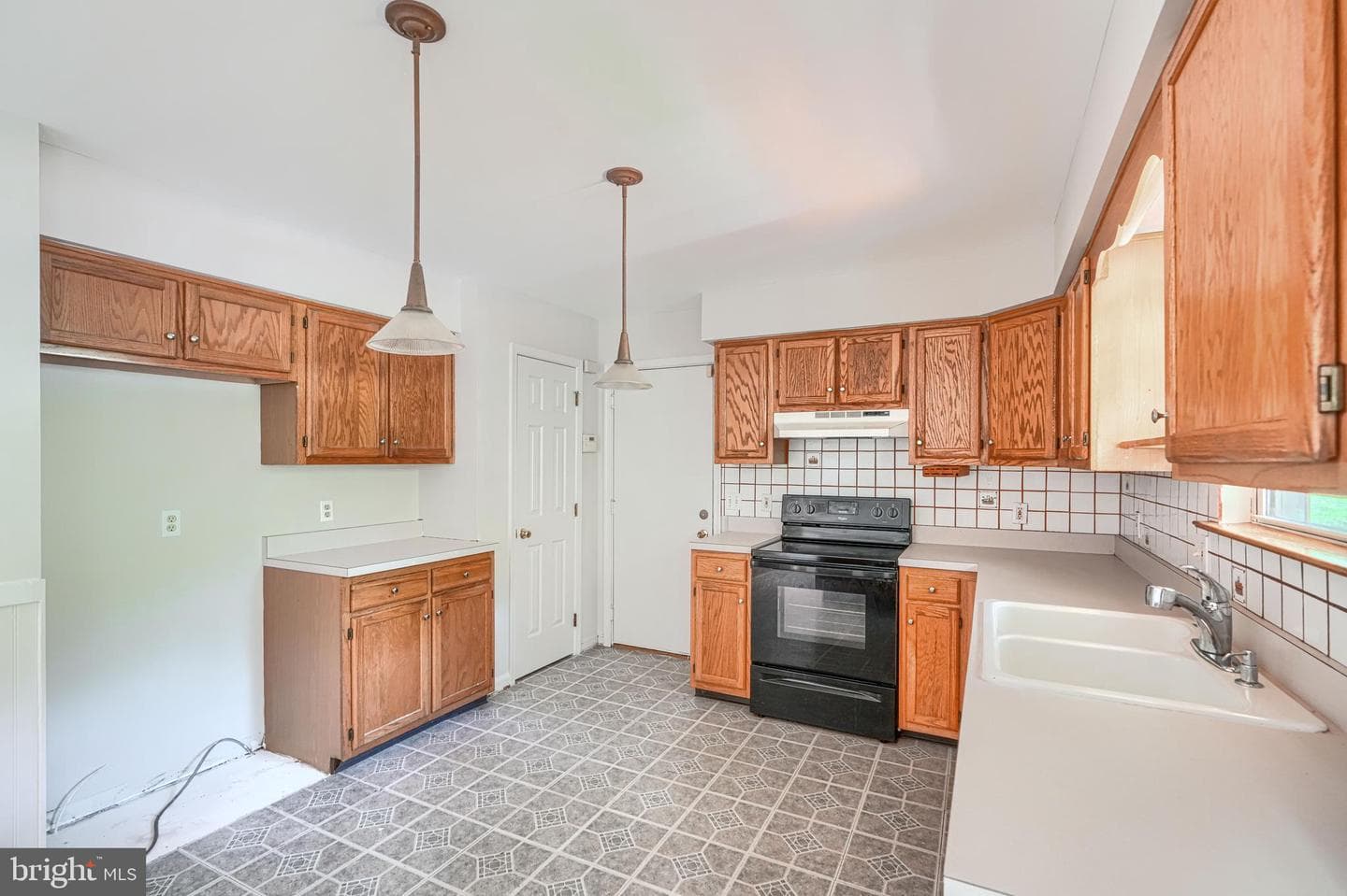 1002 Midvale Avenue photo 15