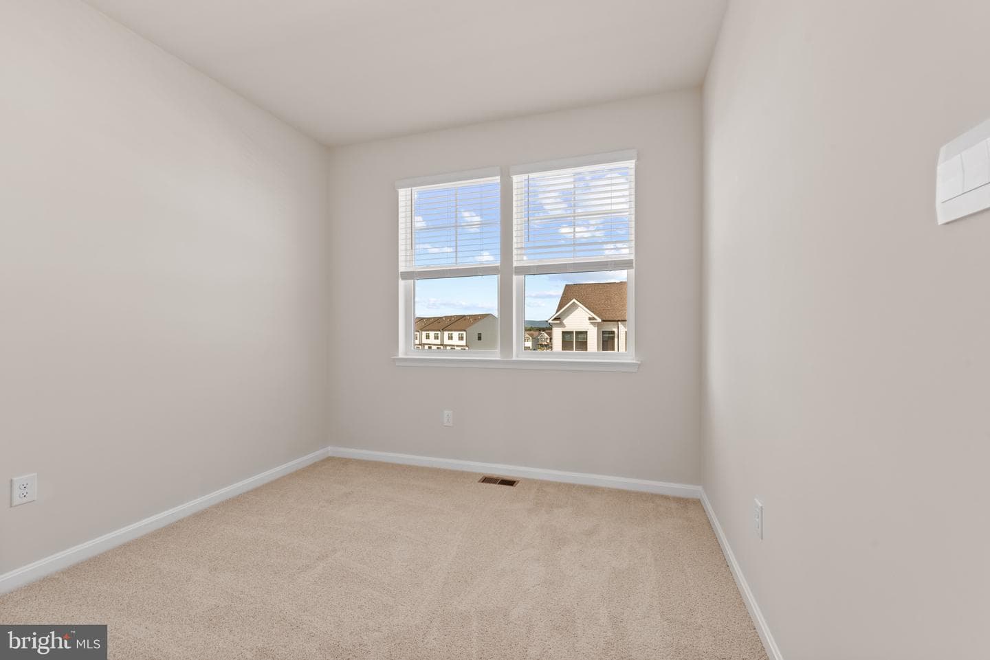 379 Ensemble Way photo 22