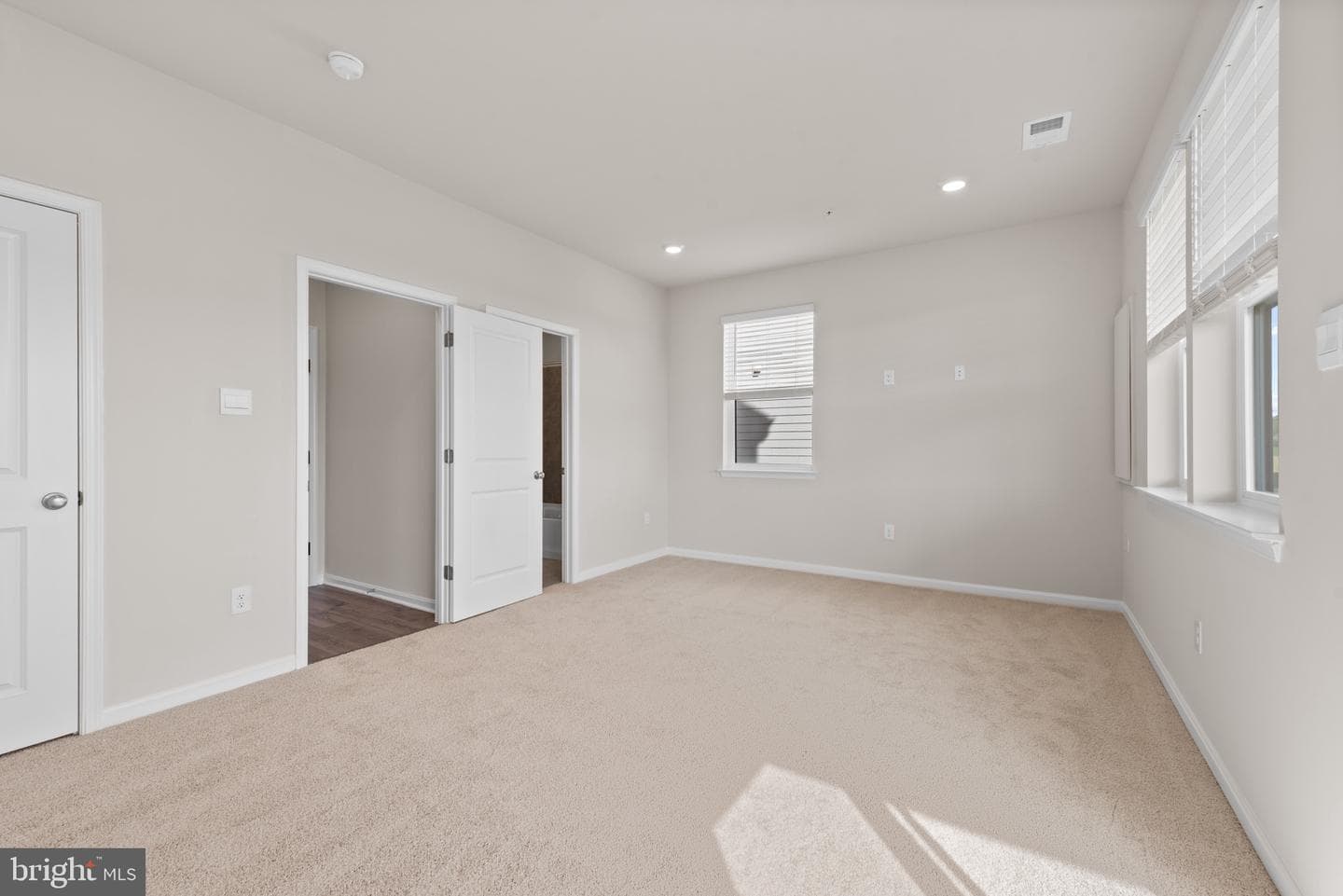 379 Ensemble Way photo 6