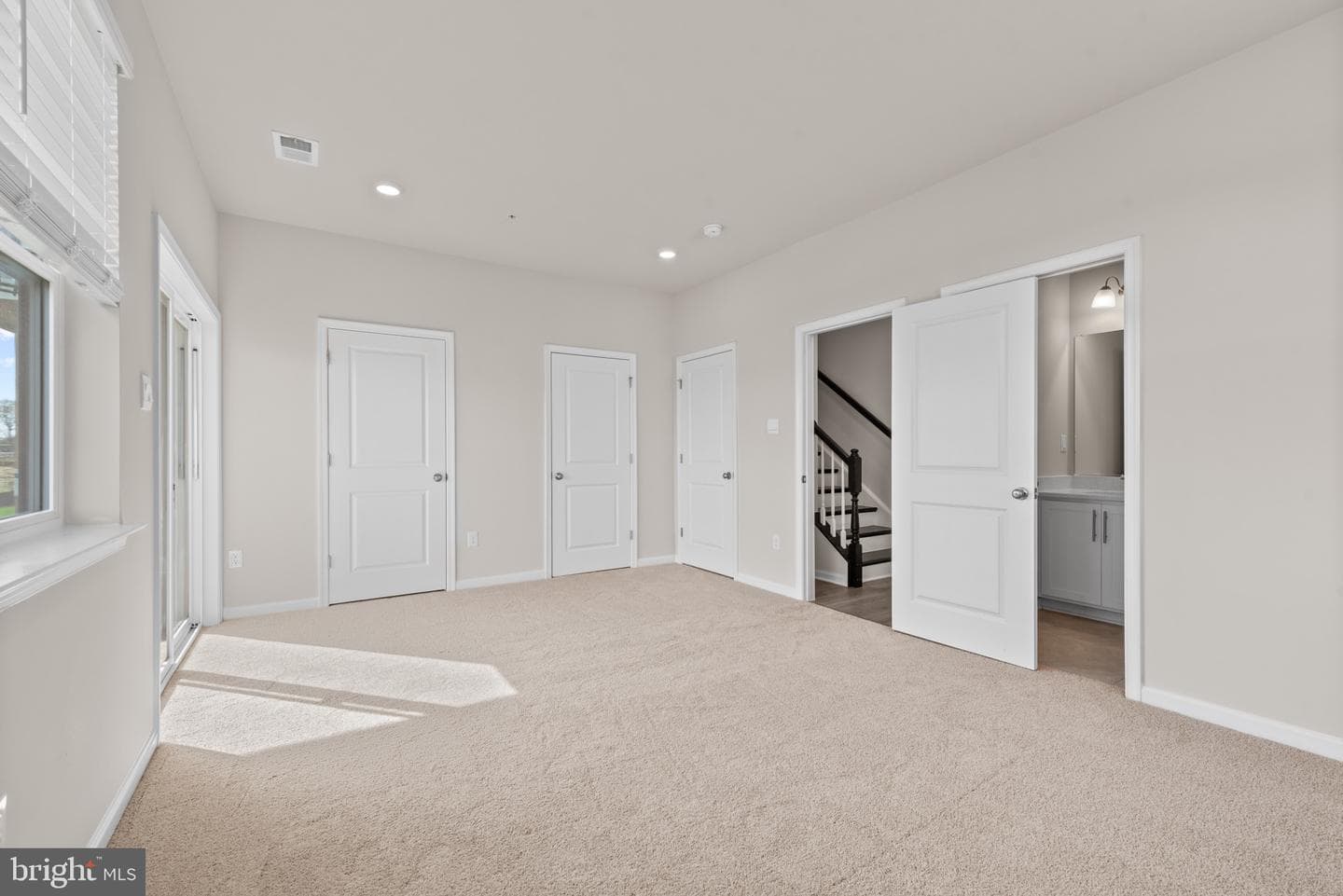 379 Ensemble Way photo 7