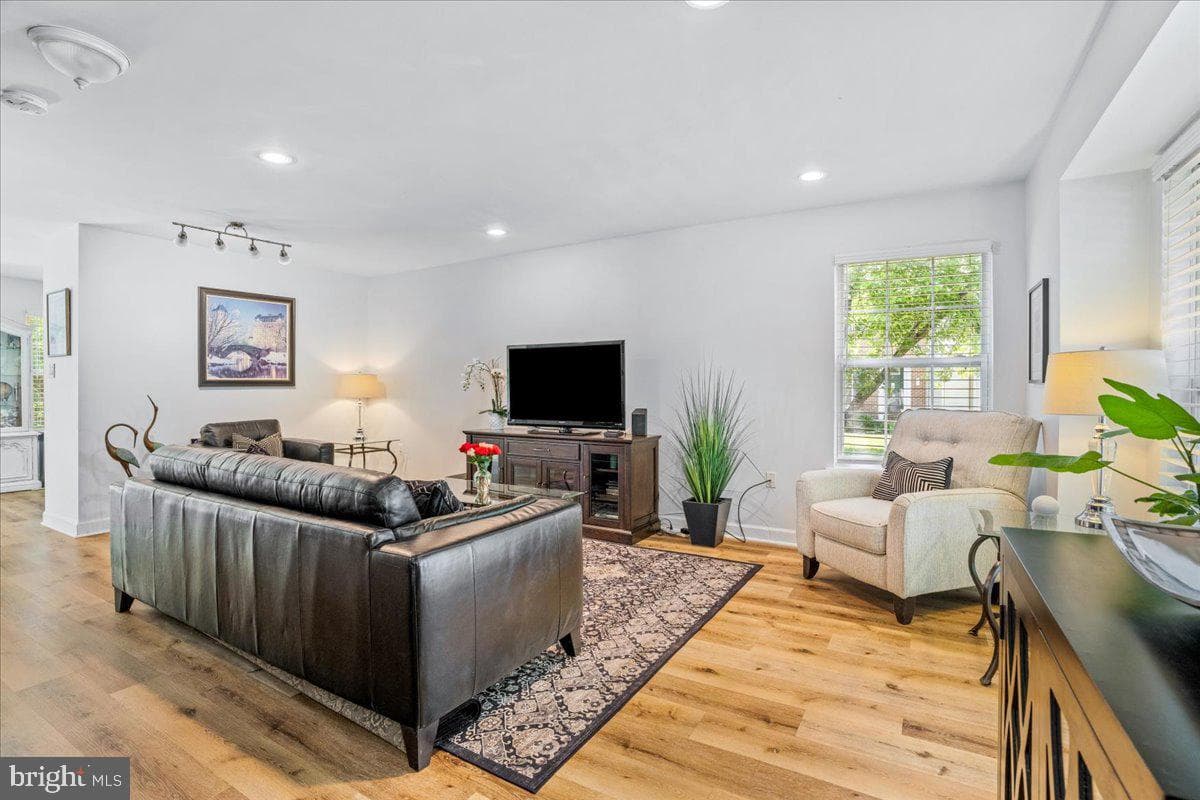 9245 Ridgefield Circle photo 5