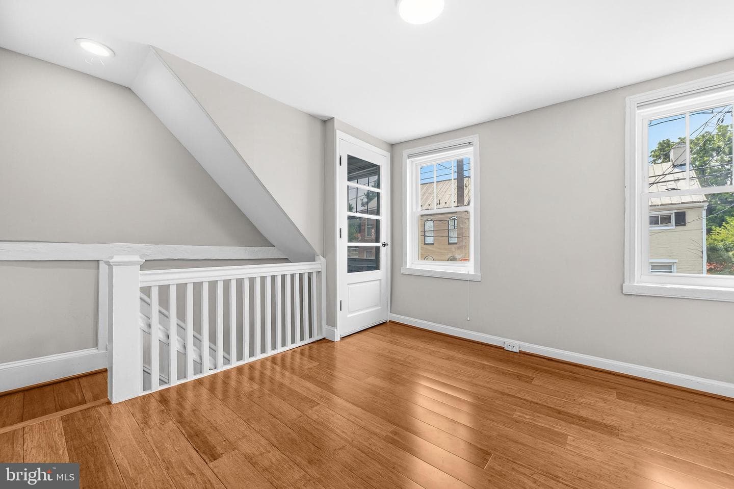 433 W South Street photo 17