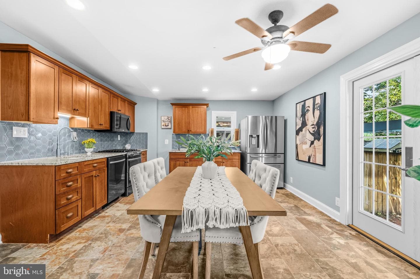 433 W South Street photo 9