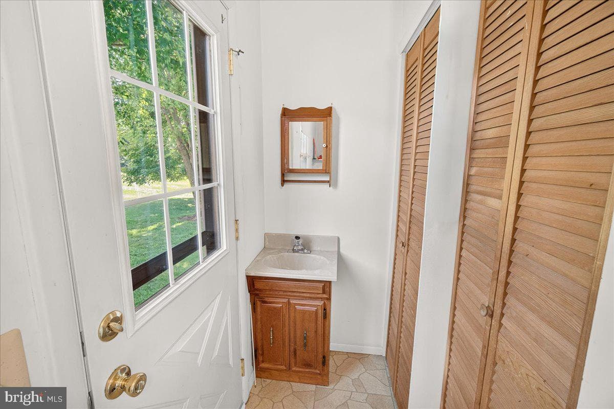 7047 Catalpa Road photo 23