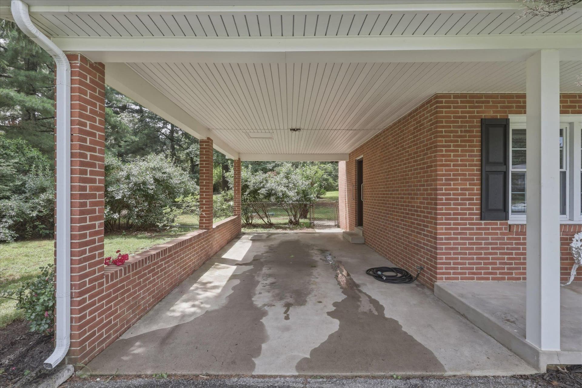 7007 Runnymeade Court photo 4