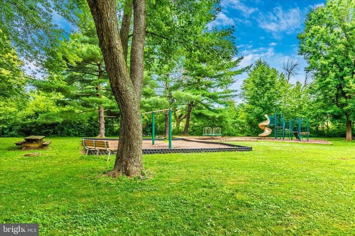 7007 Runnymeade Court photo 47