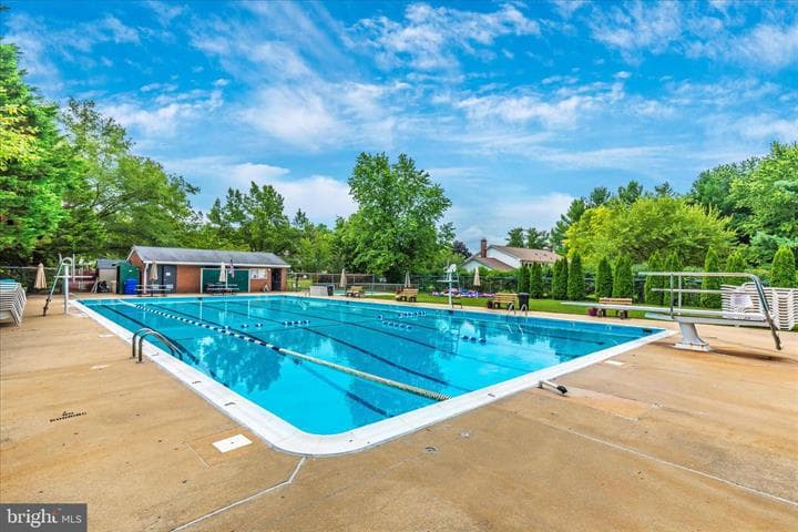 7007 Runnymeade Court photo 48