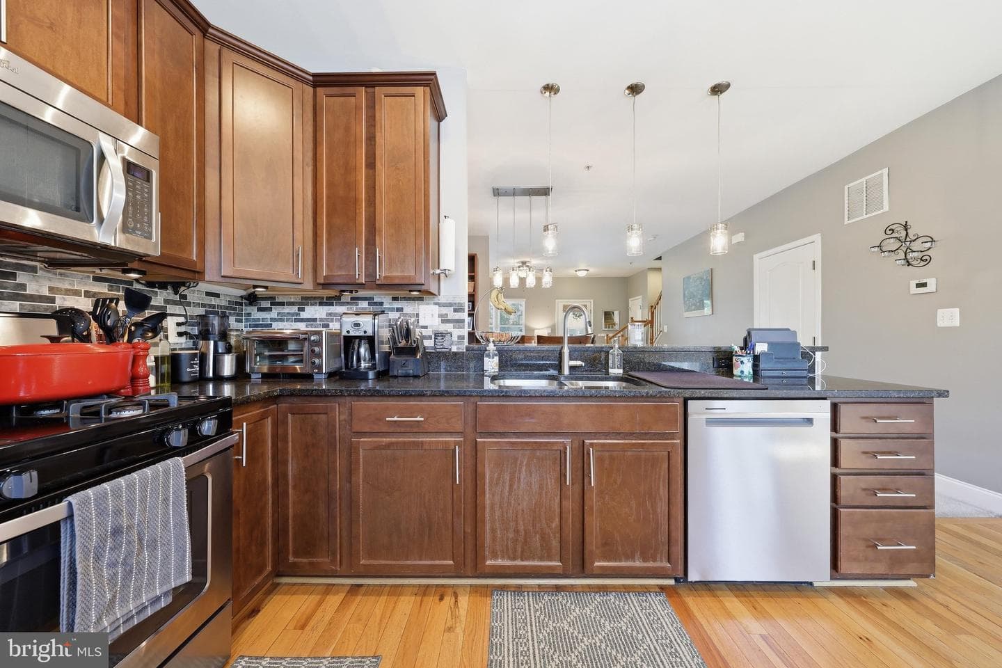514 Bentz Street N photo 10