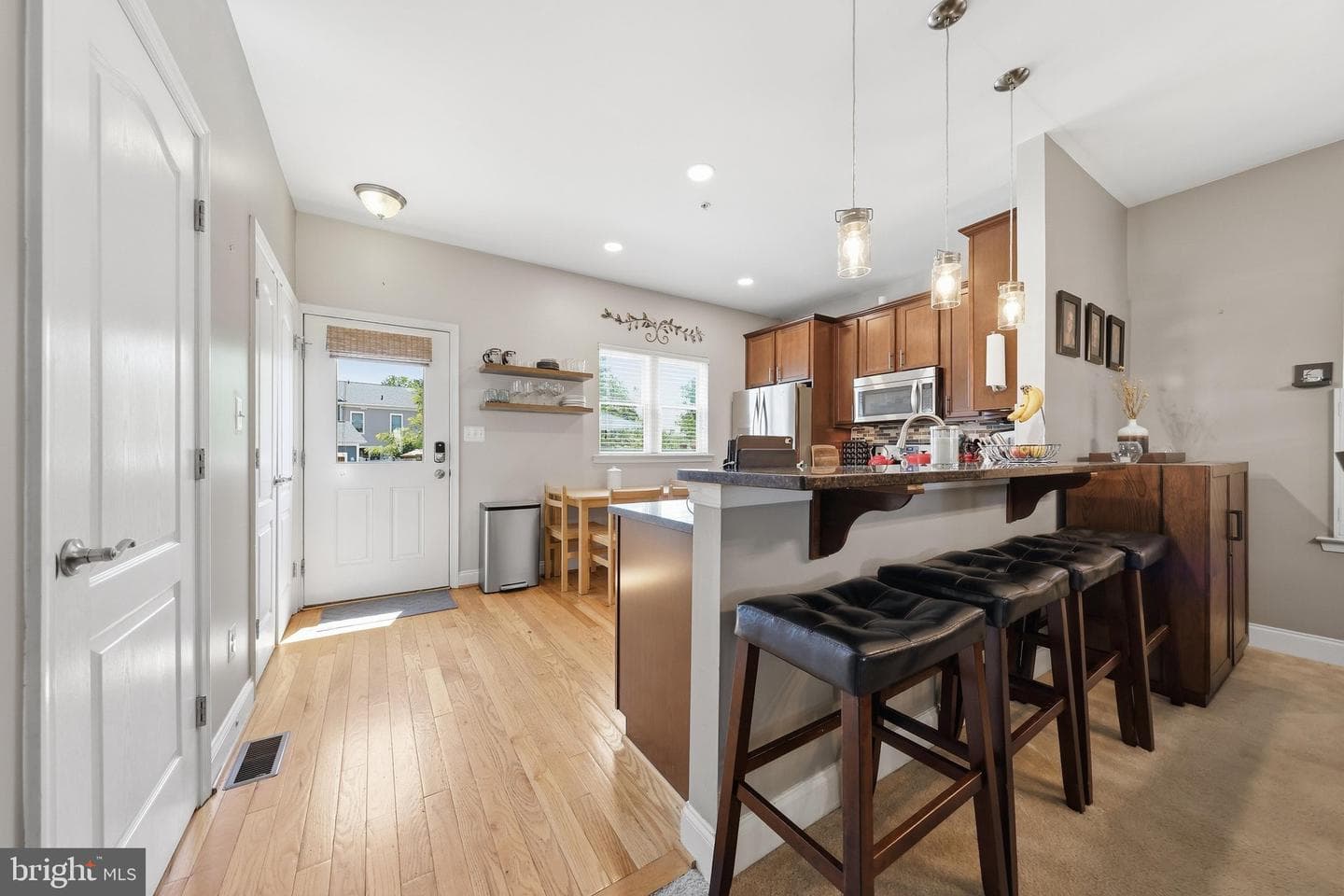 514 Bentz Street N photo 16