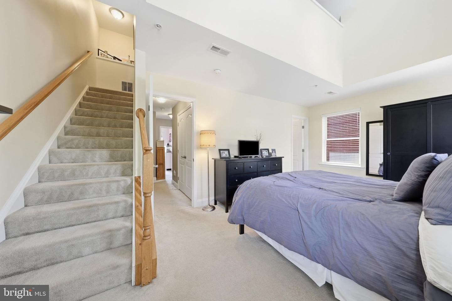 514 Bentz Street N photo 23