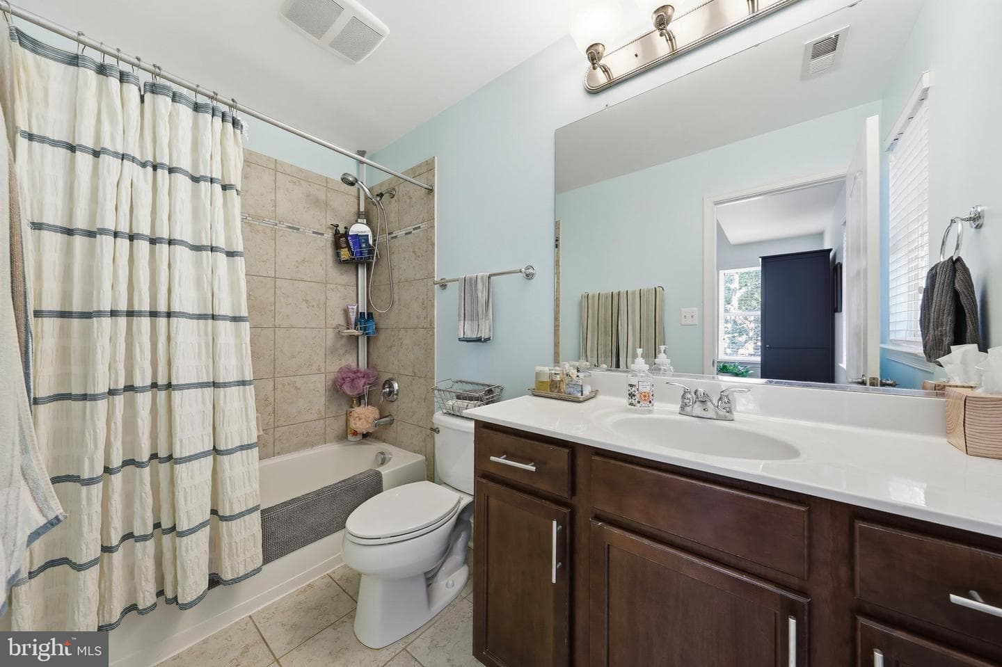 514 Bentz Street N photo 24