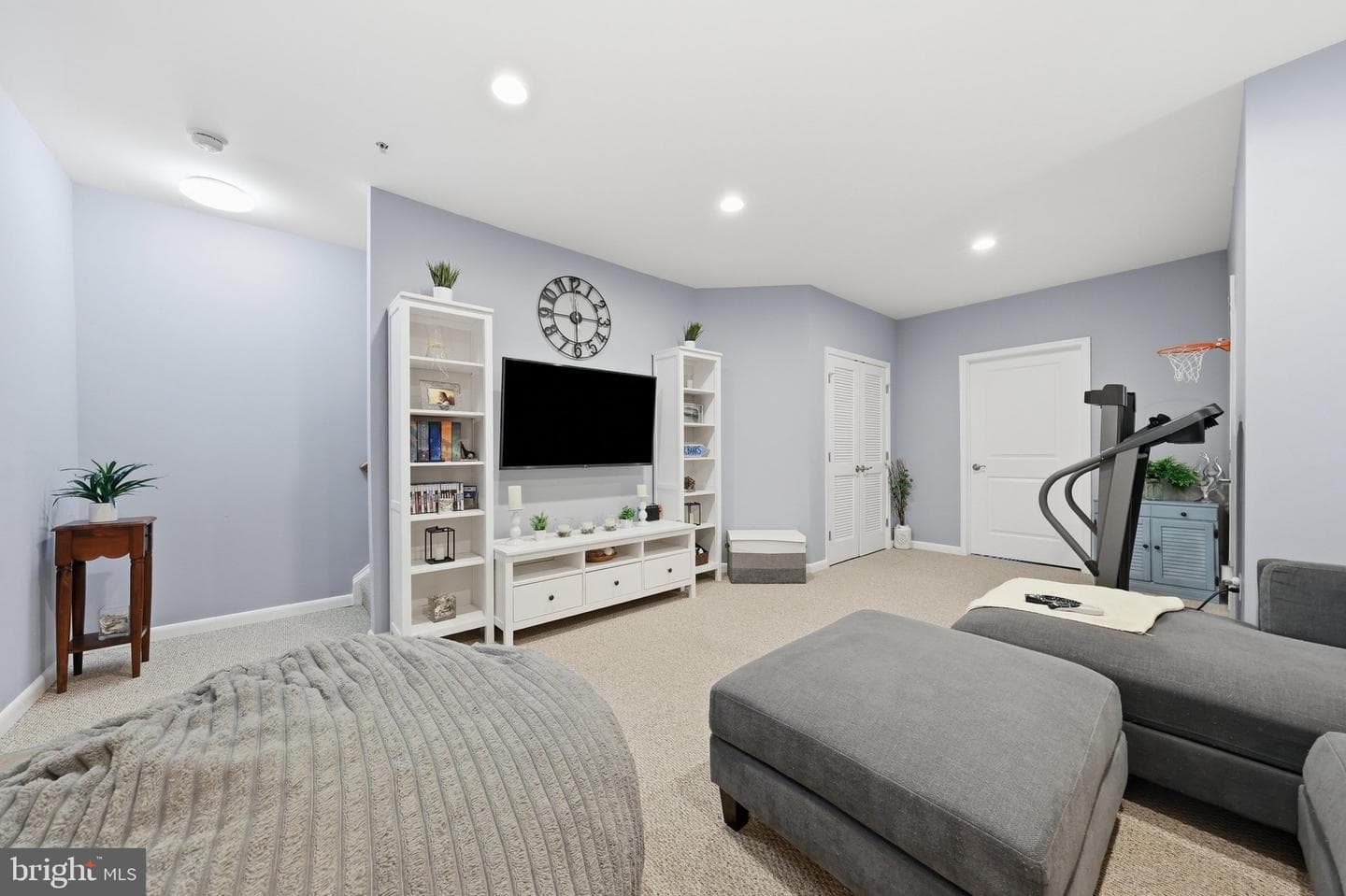 514 Bentz Street N photo 37