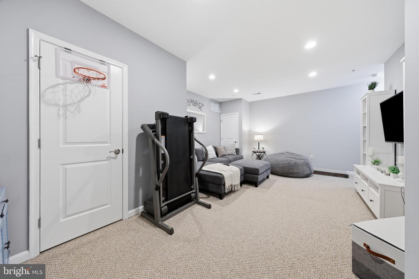 514 Bentz Street N photo 40