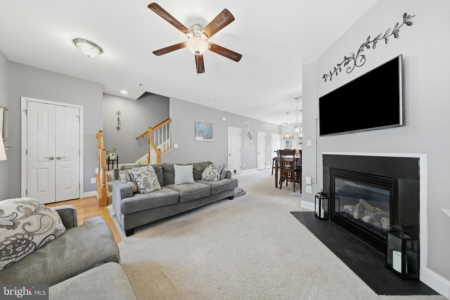 514 Bentz Street N photo 8