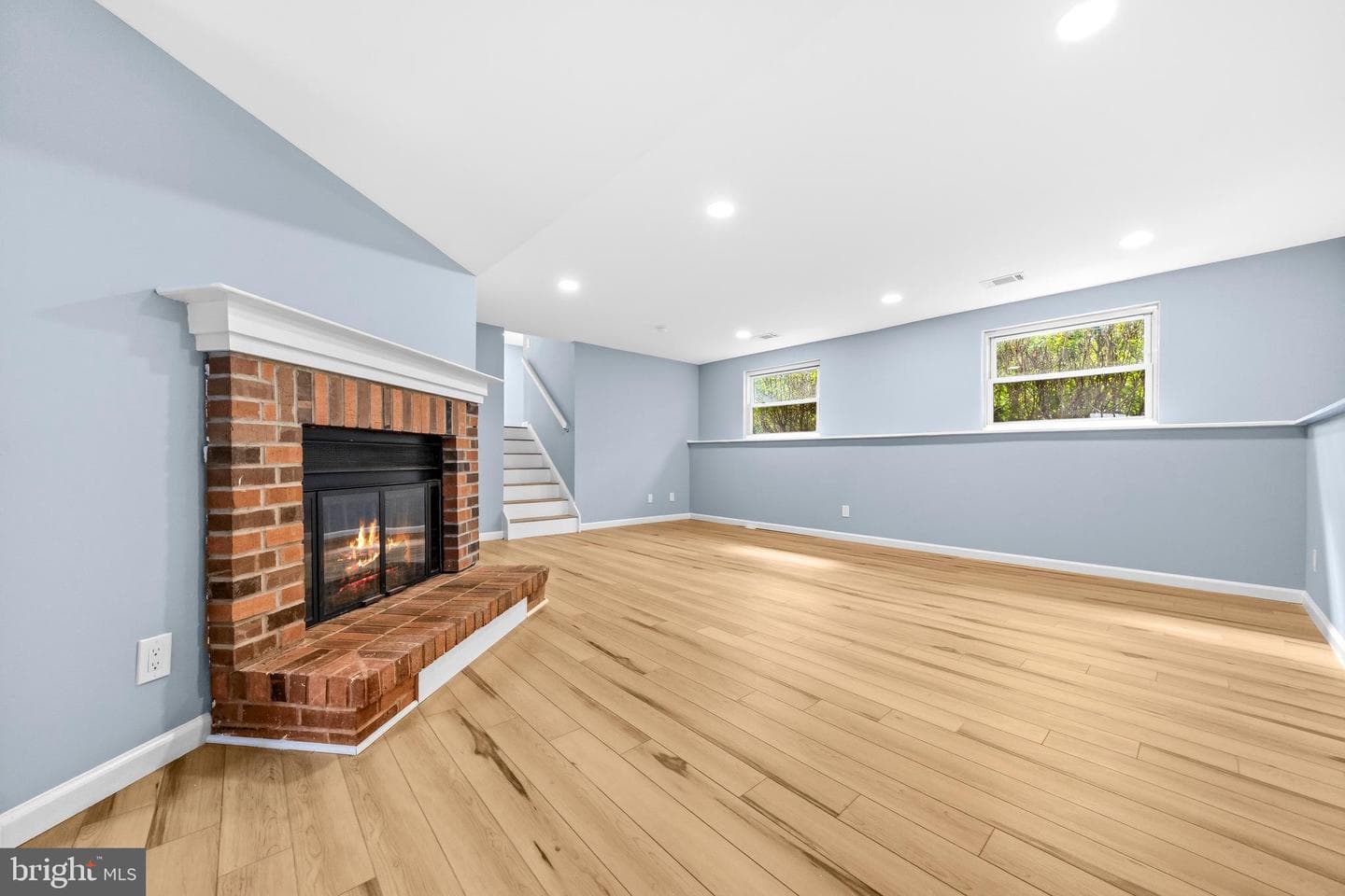452 Center Street photo 27
