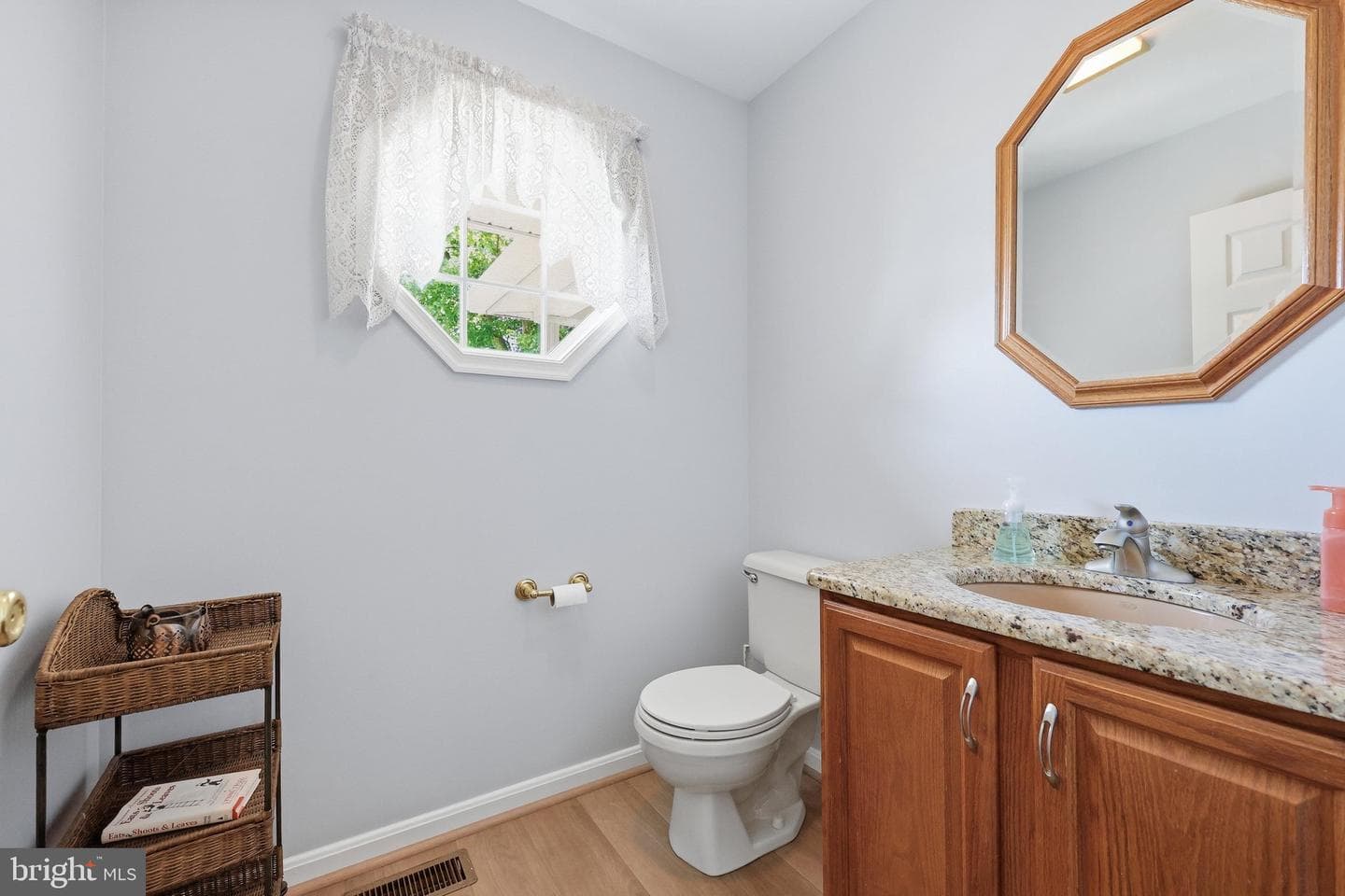210 Bennett Court photo 19