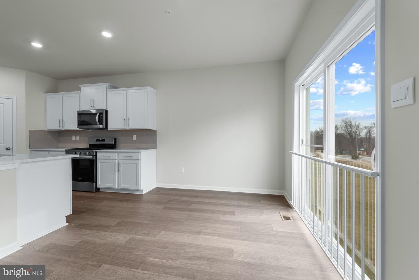 467 Ensemble Way photo 12
