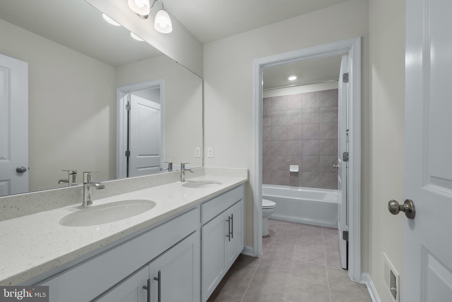 467 Ensemble Way photo 28
