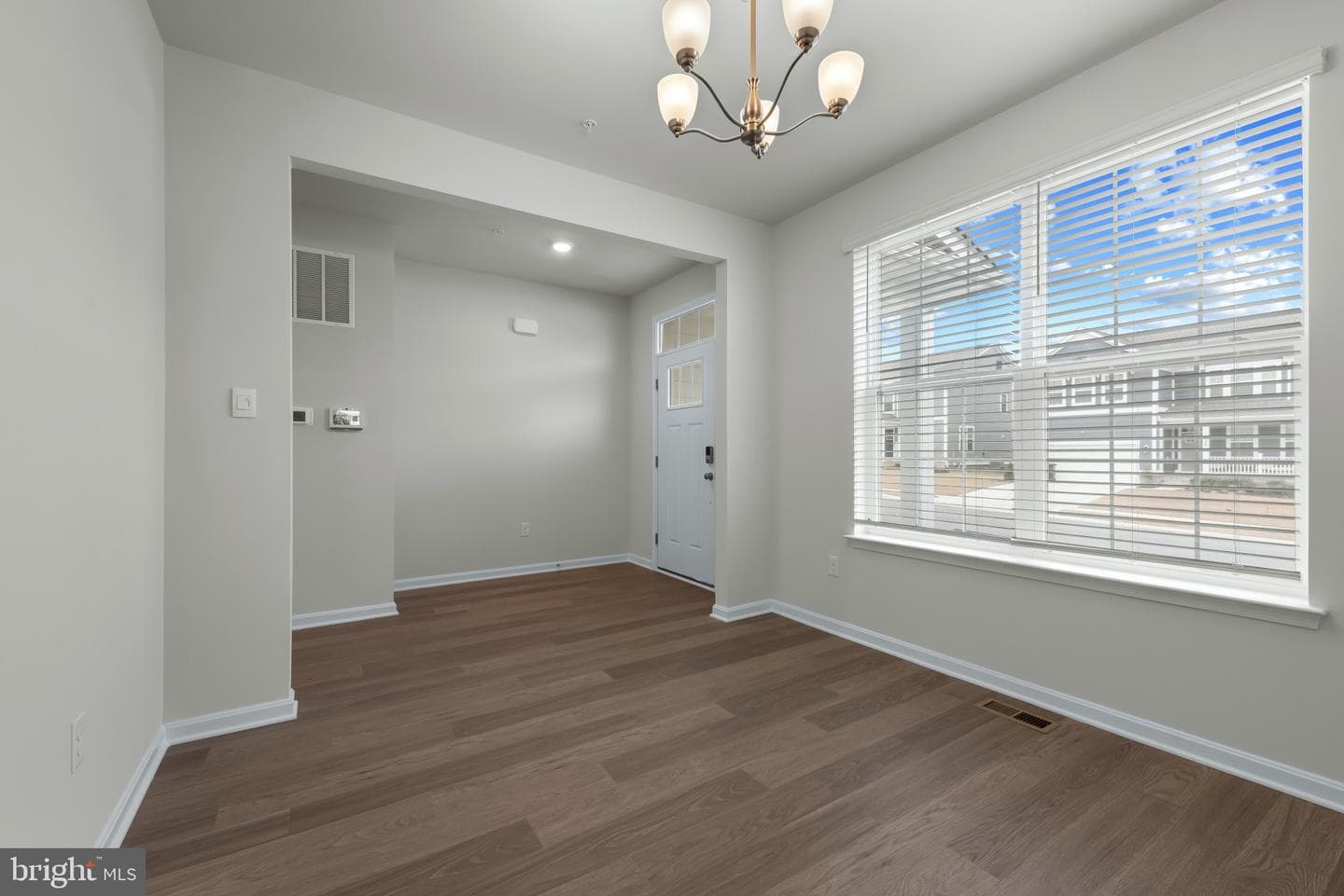 467 Ensemble Way photo 3