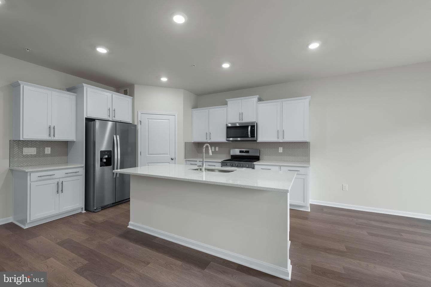 467 Ensemble Way photo 4