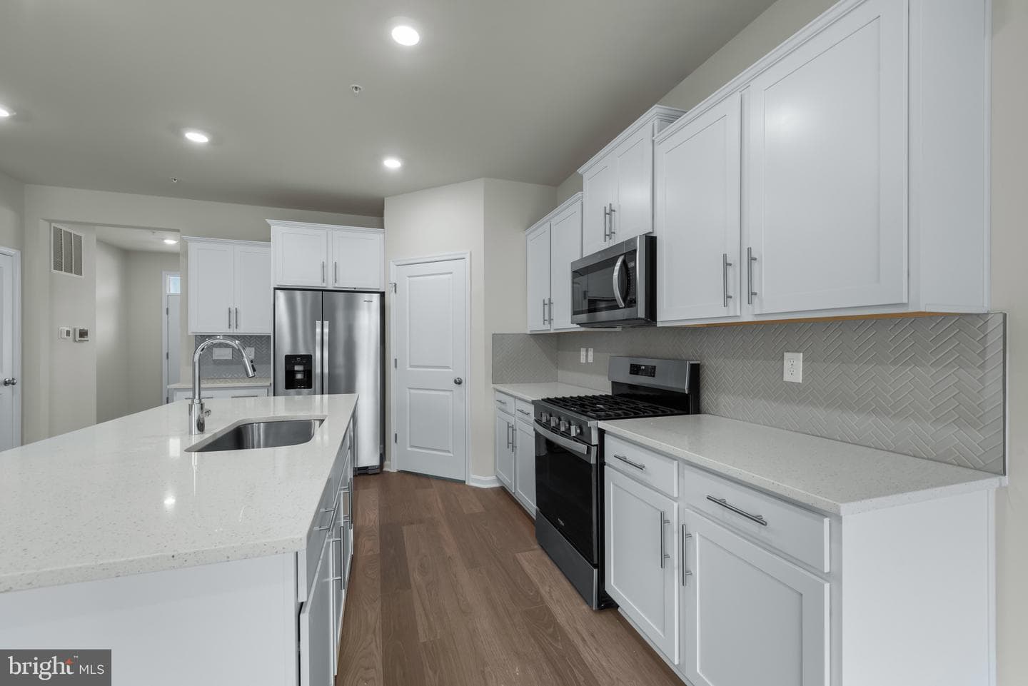 467 Ensemble Way photo 6
