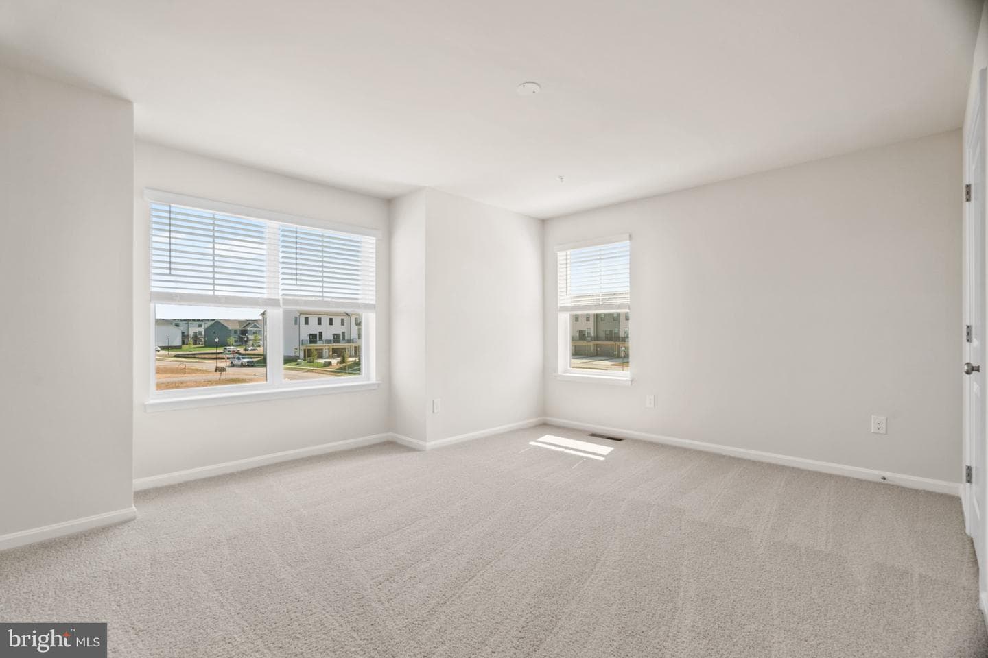 469 Ensemble Way photo 26