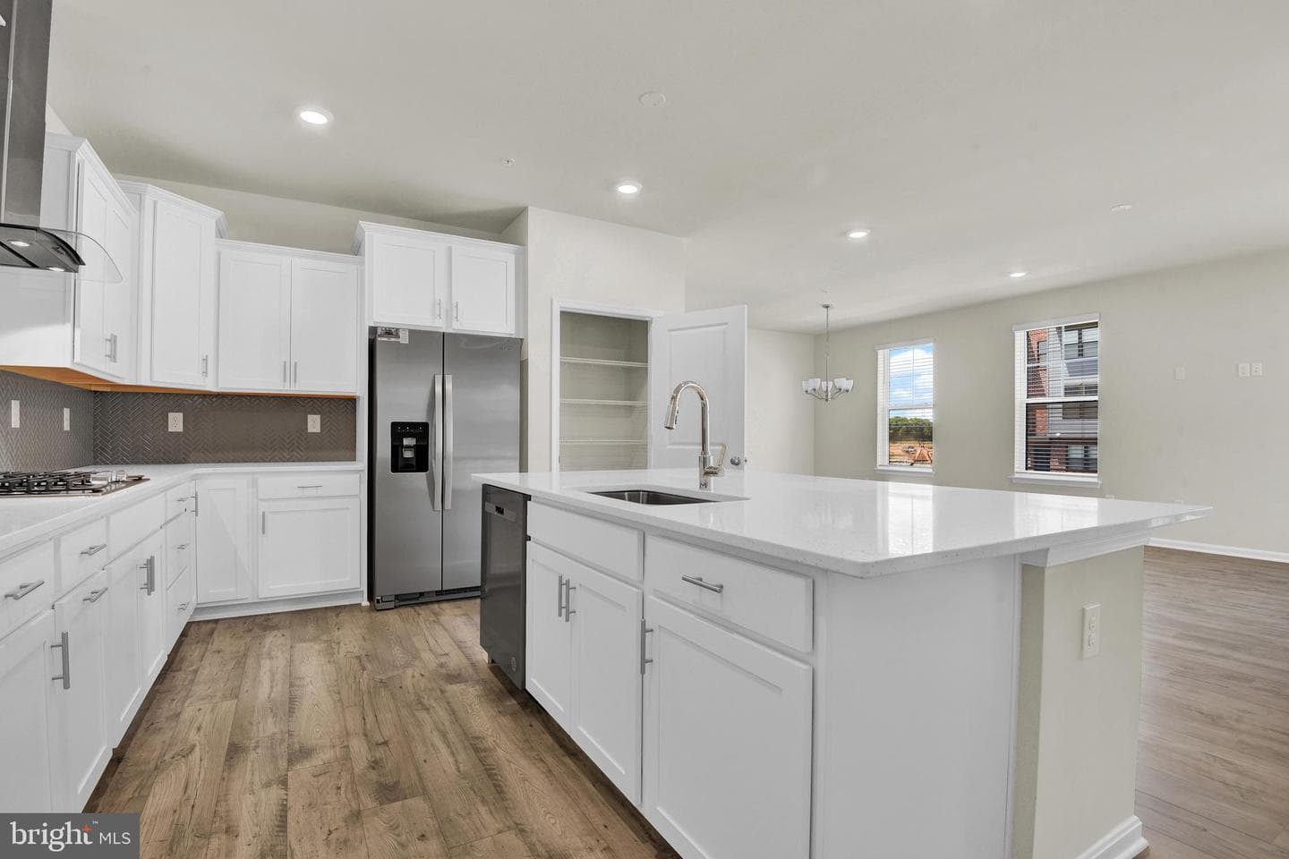 448 Hanson Street photo 10